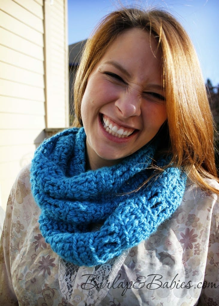 Crochet this chunky infinity scarf. Makes a perfect gift for a birthdays or as a Christmas present!