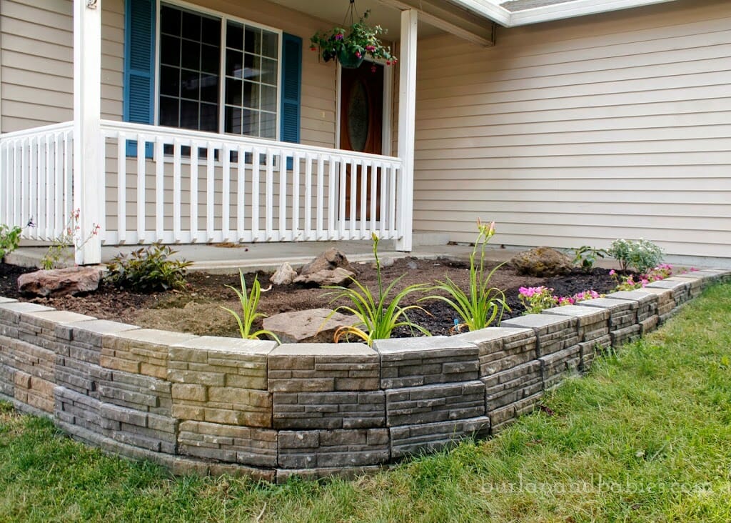 How to Build a Retaining Wall / Up your curb appeal by building a retaining wall to make a drastic change quickly. You can do it this weekend without needing professionals!