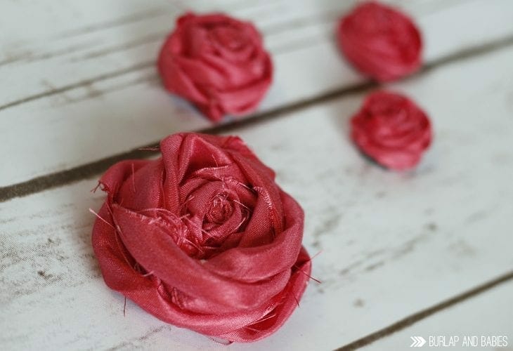 How to make fabric rosettes in just a few simple steps!