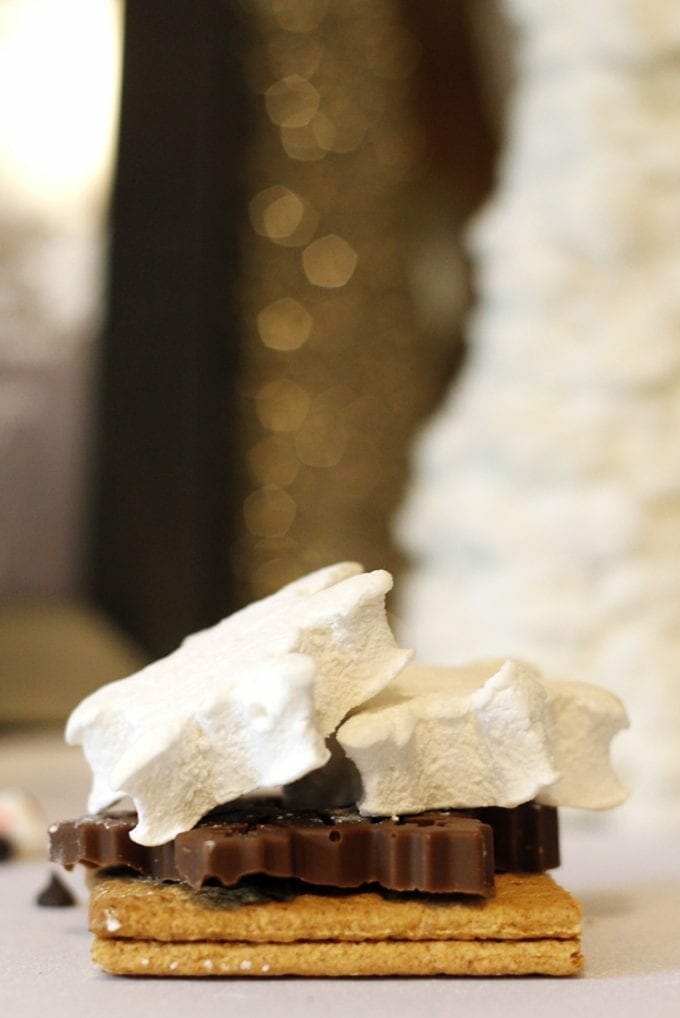 Snowflake S'more Party Favor image.