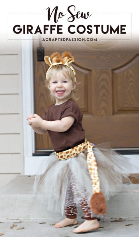 Make this DIY, easy no sew giraffe costume for your toddler this Halloween! So cute and simple!