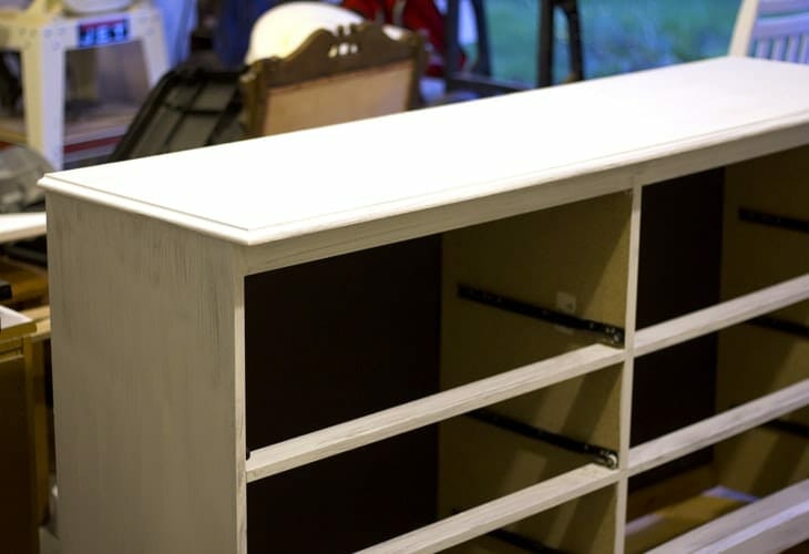 Check out this easy, DIY, glam dresser makeover!! The difference between the before and after is INCREDIBLE and the new hardware is stunning!!