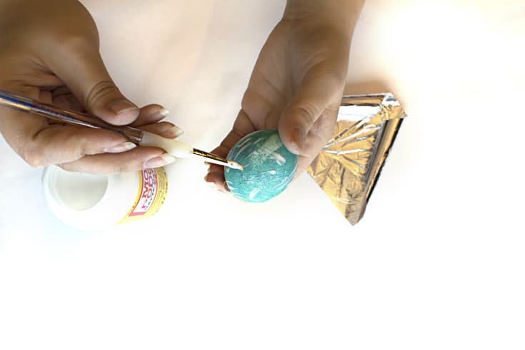 Learn how to decorate easter eggs with metal leaf! So easy and beautiful!