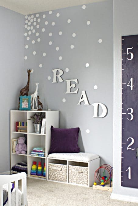 Feature wall with the word READ on it image.