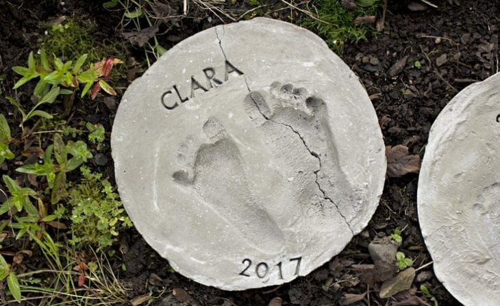 How to Make Footprint Garden Stones // Looking for the perfect Mother's Day gift? Check out how to make these cute footprint garden stones with these easy to follow DIY instructions.