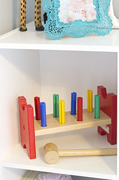 Child's bedroom shelf image.