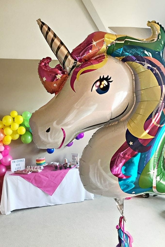 Unicorn head balloon image.