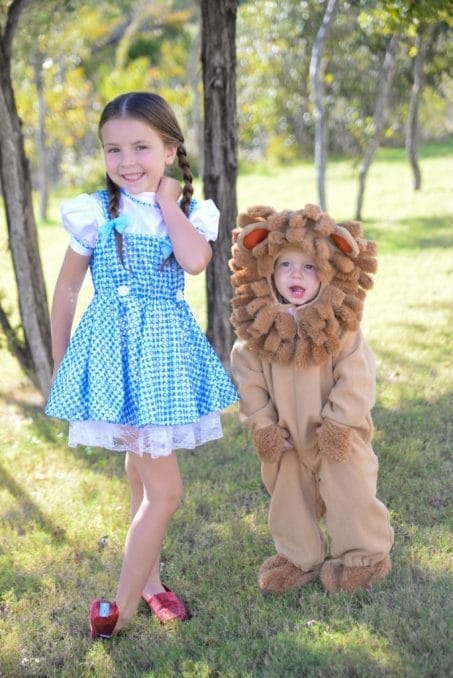 Sisters are the greatest! These adorable sister Halloween costume ideas are perfect for toddler and baby or any sibling age!