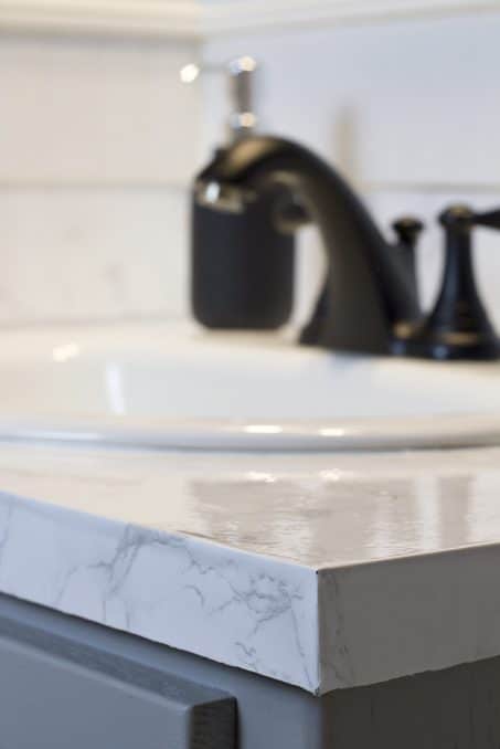 Want an expensive look without the price tag? Makeover your bathroom or kitchen with this faux marble countertops DIY tutorial on a budget.