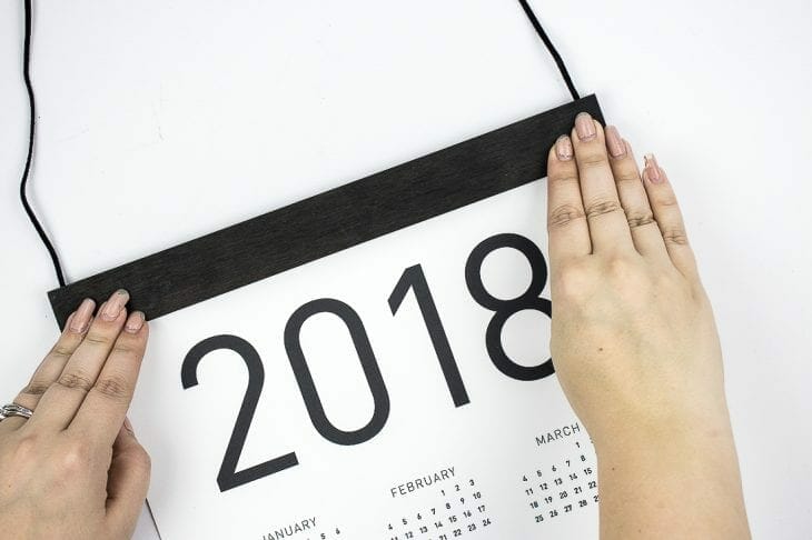 2018 wall calendar glue image