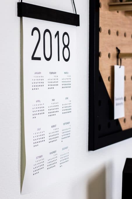 2018 wall calendar side image