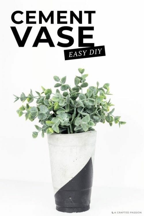 Time to create your own concrete vase. This geometric cement vase is super easy to DIY! #vase #diyvases #homedecor #gardendecor