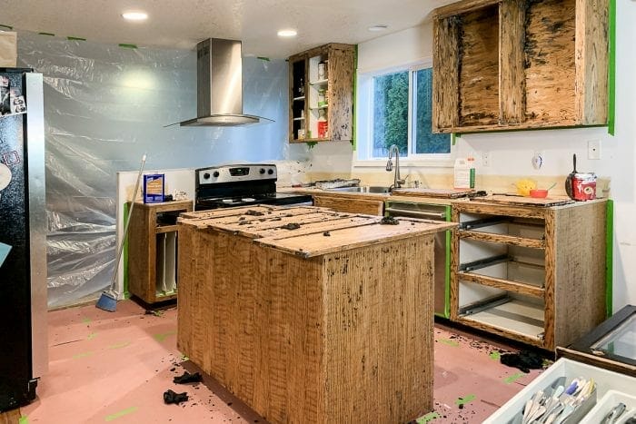 Image of kitchen before renovation