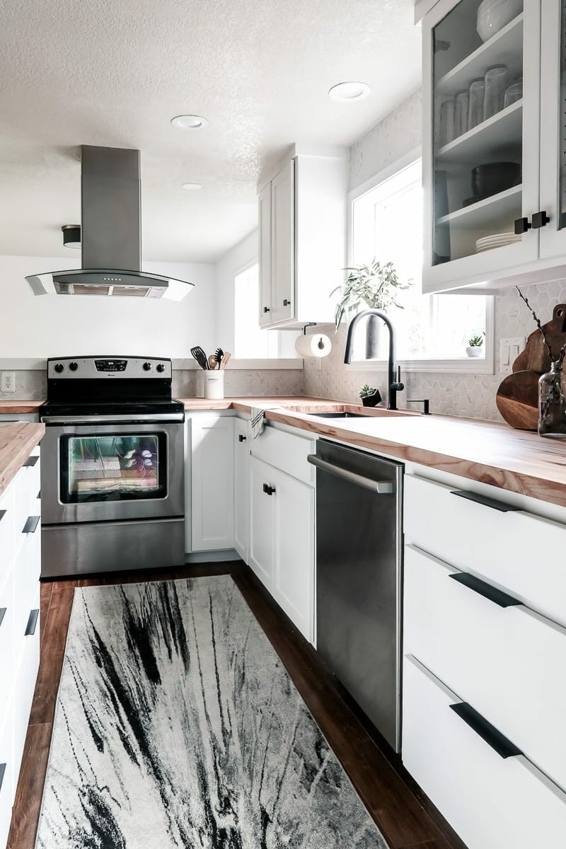 Image of white modern kitchen