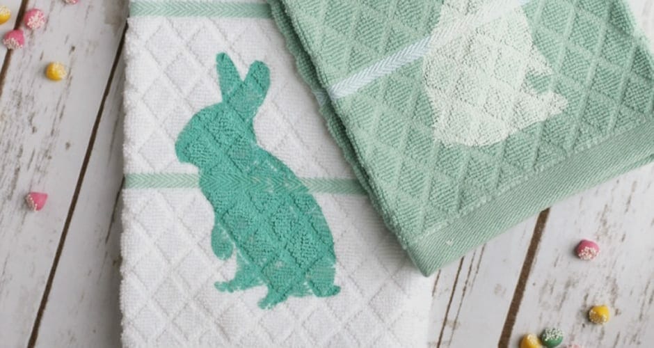 Make these simple Spring kitchen towels perfect for Easter with this FREE cut file. Whip these up in less than 10 minutes!