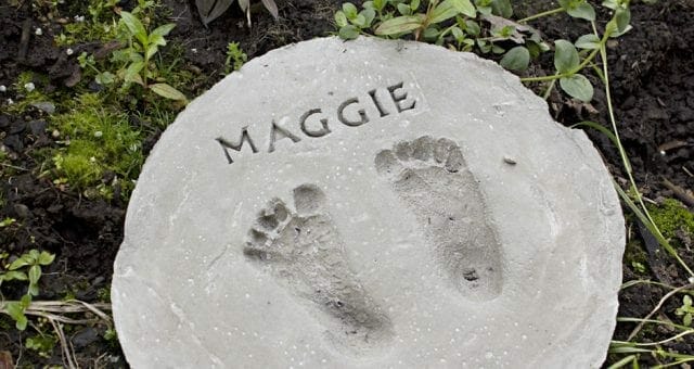 How to Make Footprint DIY Stepping Stones | Simple Kids Idea