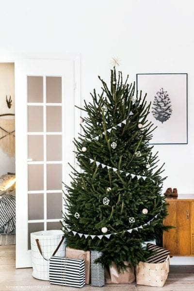small simple minimalist christmas tree