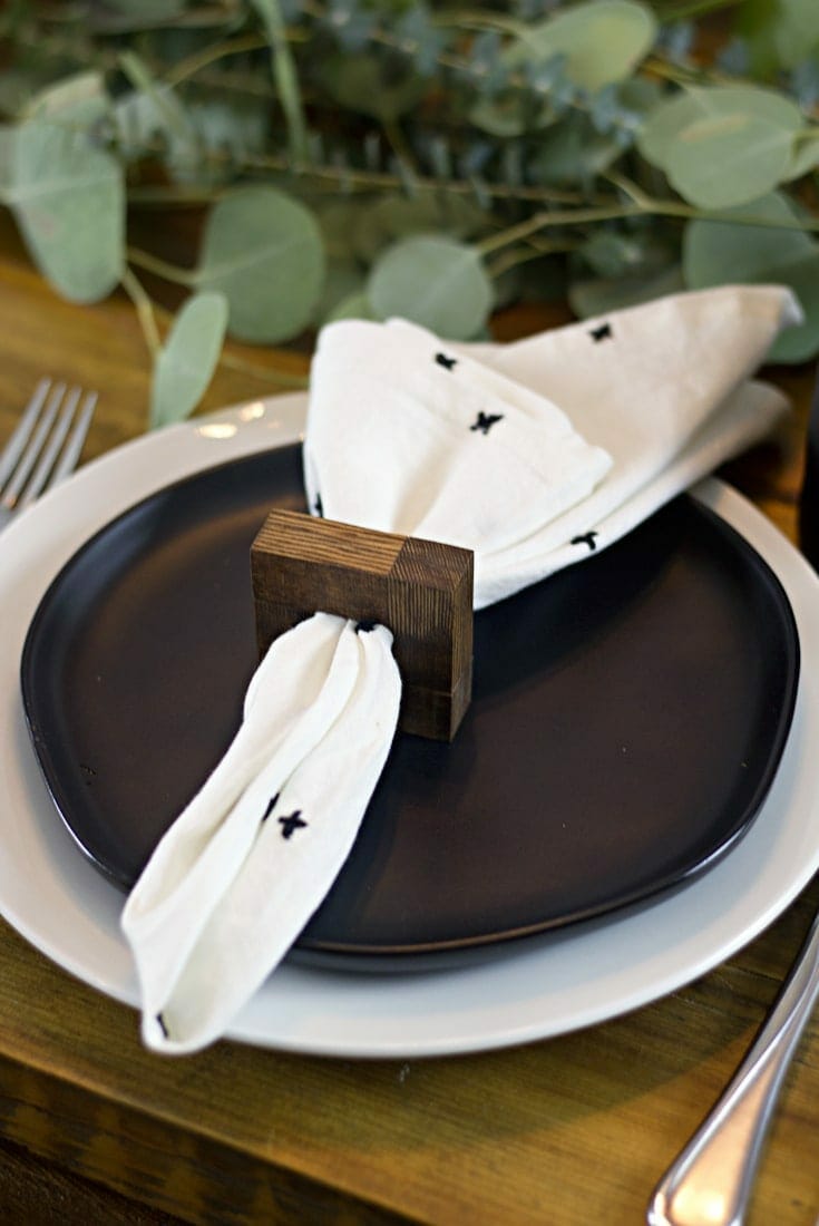 DIY Wood Napkin Rings // Perfect for the Holidays!