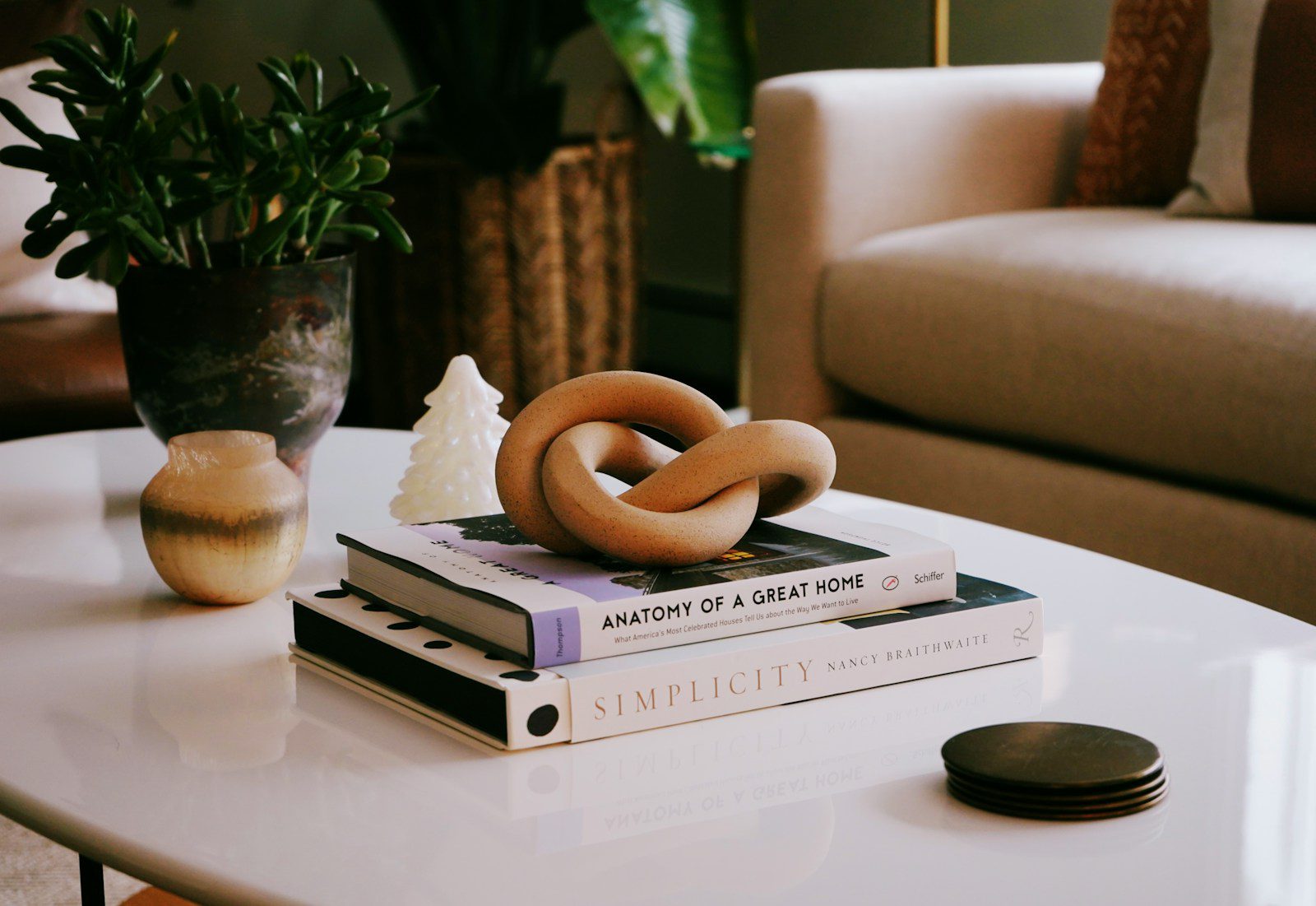Decorating with Sculptures for Modern Interiors